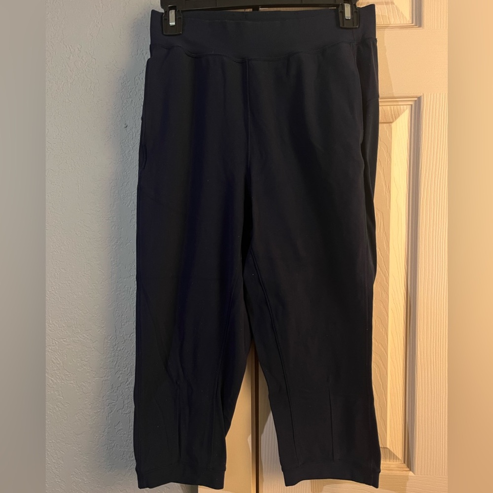 Navy Lululemon Rejuvinate Crop Size 6